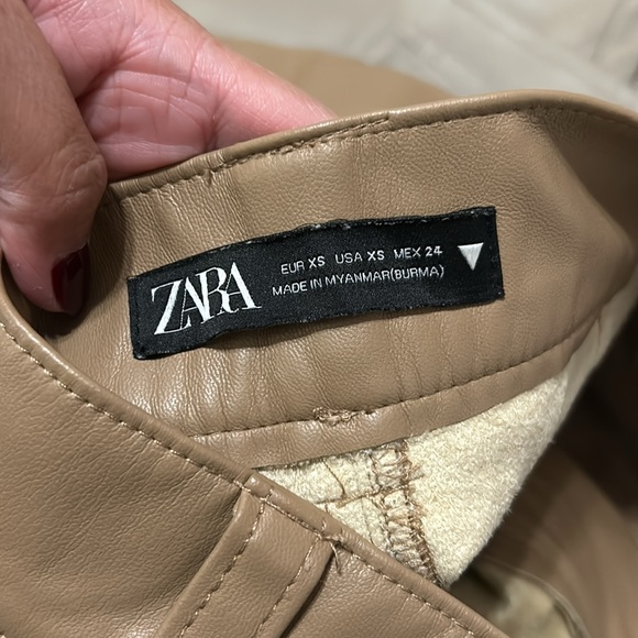 Zara Brown Pleather High Waisted Pants Size XS see messenger below 👇 - Picture 3 of 7